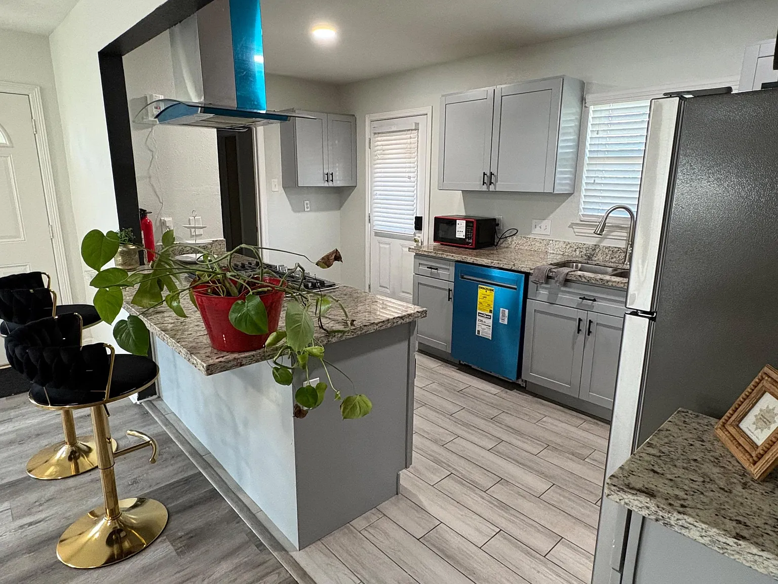4 bed, 4.0 bath, 1900 sqft, $1,018 — Photo 4