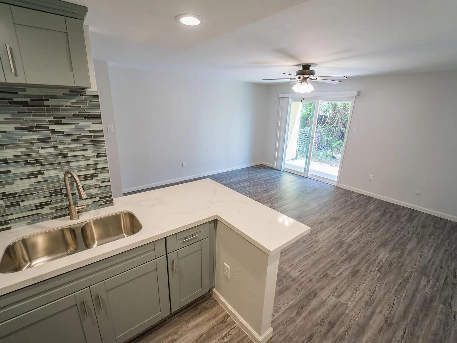 Studio, 475 sqft, $1,865 — Photo 2