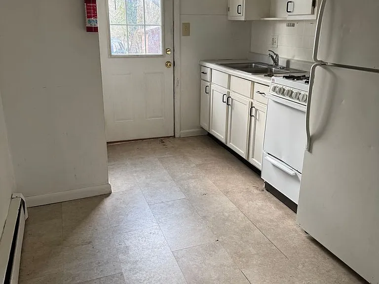 1707 S Huntington Dr — Photo 11