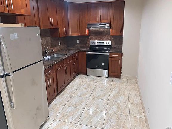 2nd image of 400 Wilde Ave Unit B