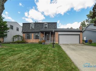 880 Maple Ln, Waterville, OH 43566