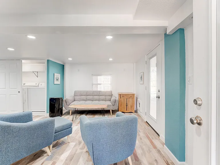 4211 Surf Dr — Photo 10