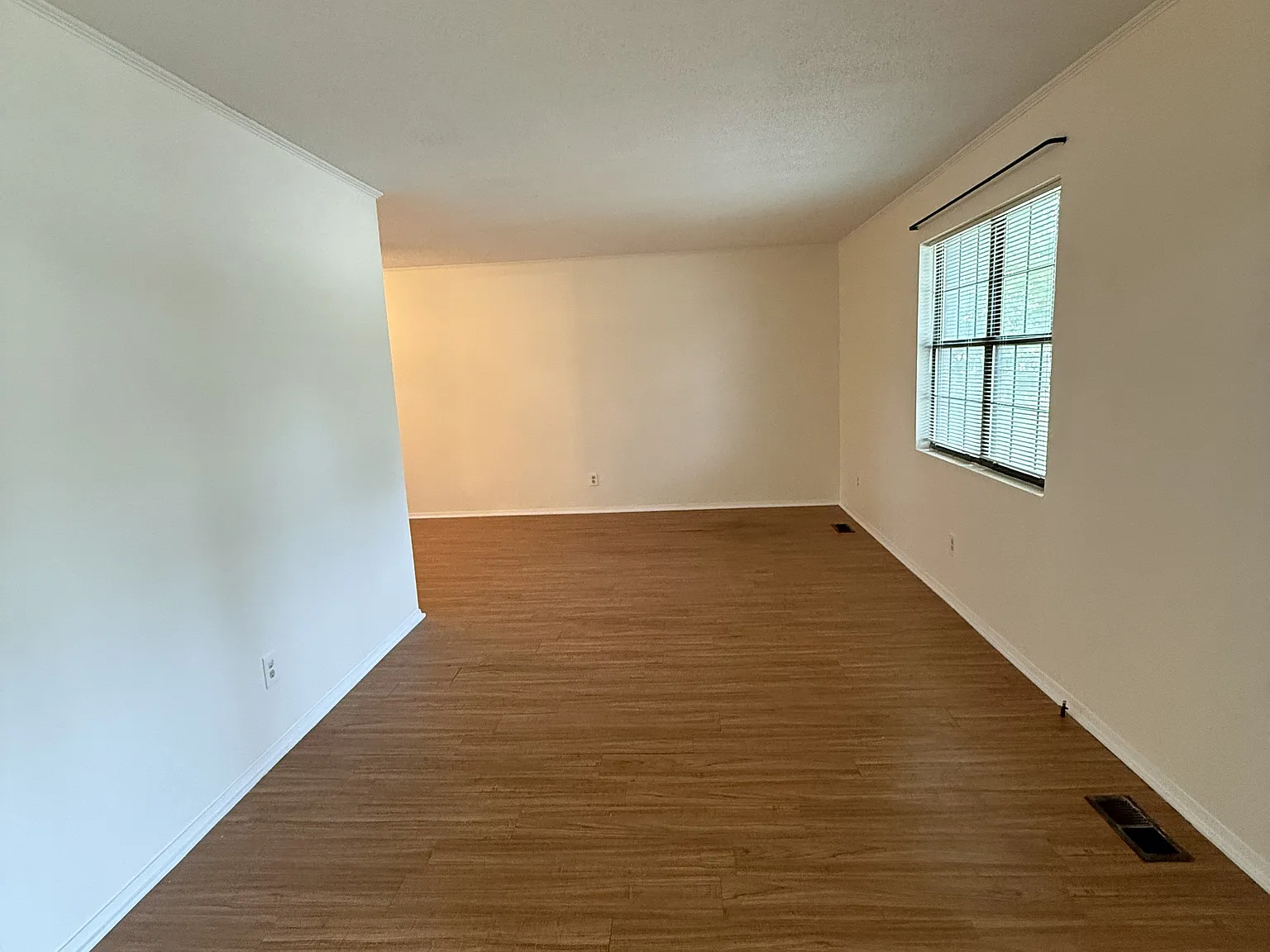 3 bed, 2.5 bath, 1741 sqft, $1,800 — Photo 4