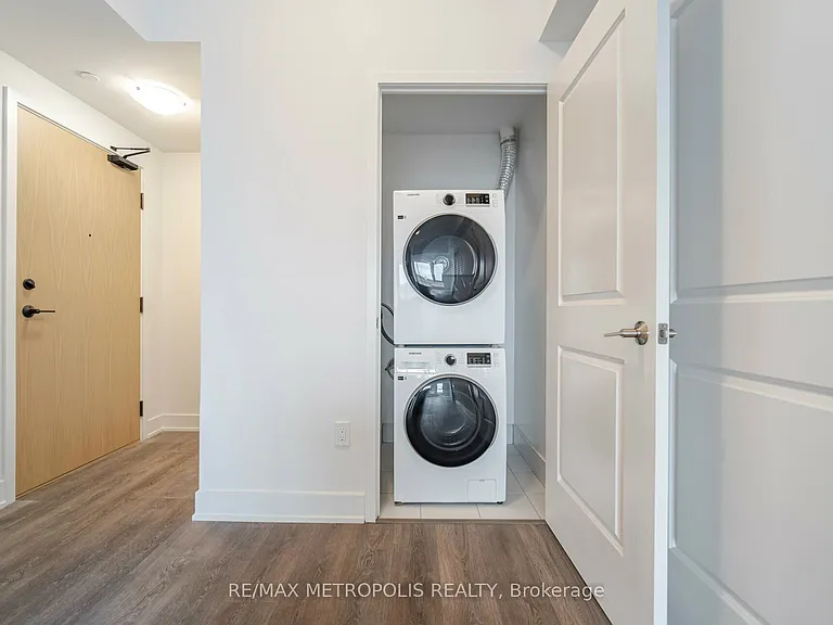 202 Burnhamthorpe Rd E #1704 — Photo 23