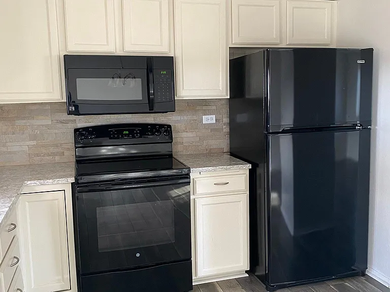 325 Catalina Dr — Photo 18
