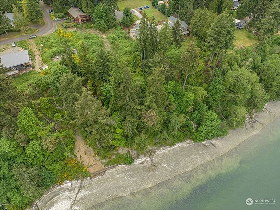 4th image of 4308 Totem Place NE