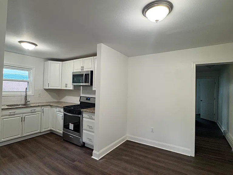 1319 Bryn Mawr St #2 — Photo 2