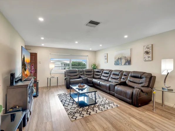 622 SW 21st Circle, Boynton Beach, FL 33426