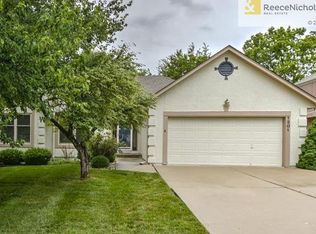 1201 SW Crossing Dr, Lees Summit, MO 64081