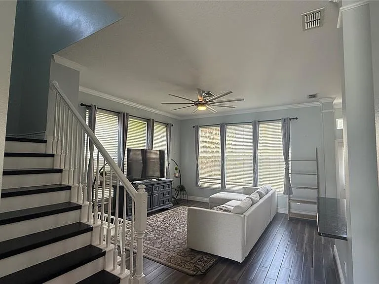 109 Grace Ave — Photo 7