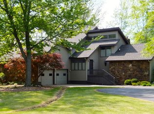 10884 E Sunnyside Ln, Benton, IL 62812