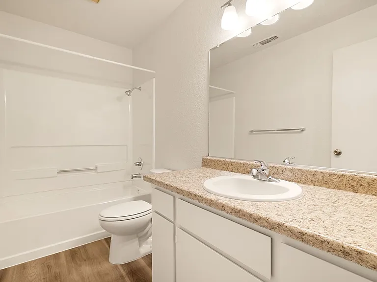 1661 Forest Avenue Apartments — Photo 32