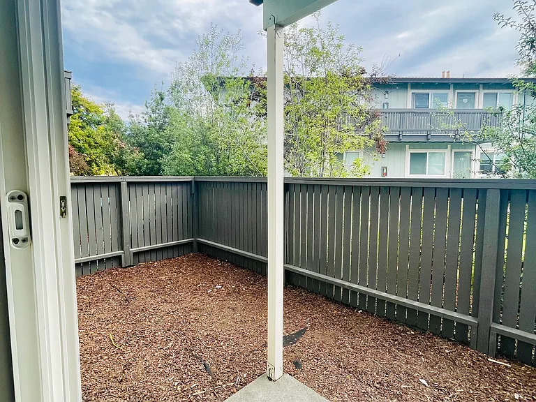 2x1- 850 SQFT- Patio
