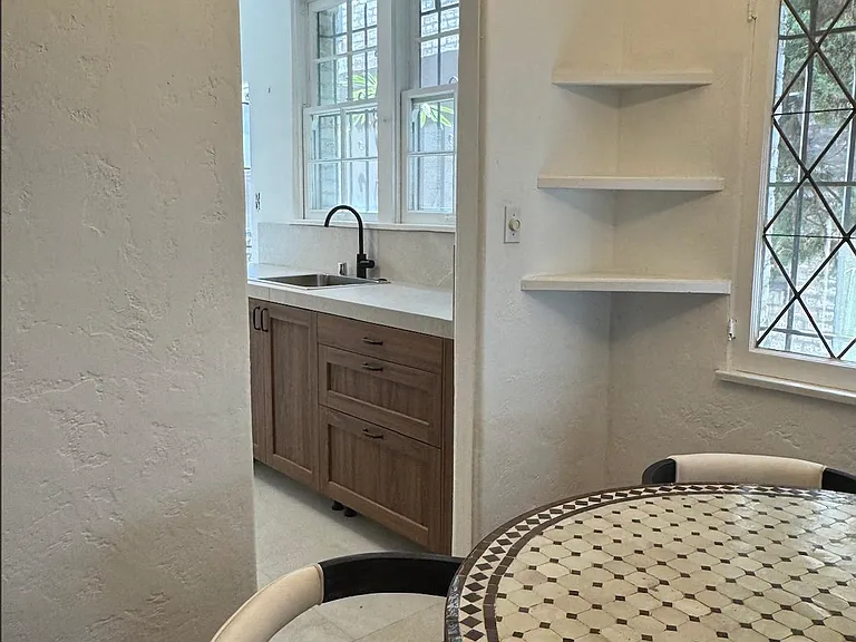 1132 N Vista St #1 — Photo 8