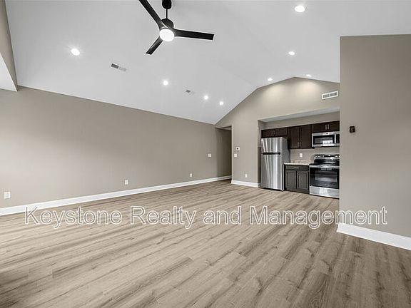 3rd image of 115B Holley St