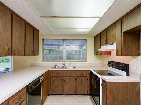 5th image of 13935 Briardale Ln