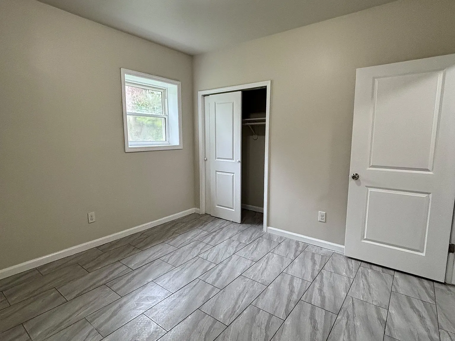 5 bed, 1400 sqft, $3,650 — Photo 3
