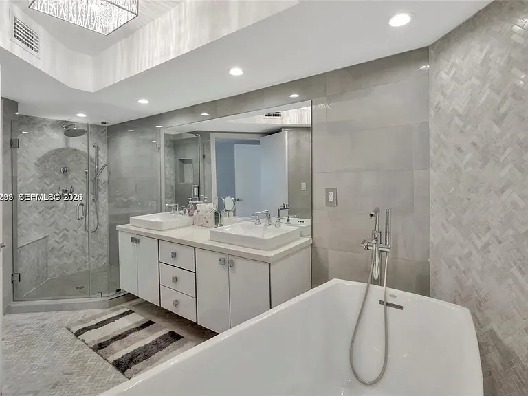16425 Collins Ave #1612 — Photo 18
