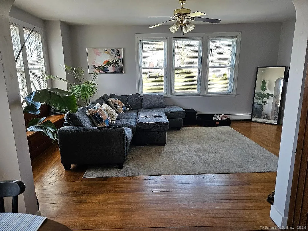 3 bed, 1387 sqft, $2,500 — Photo 3
