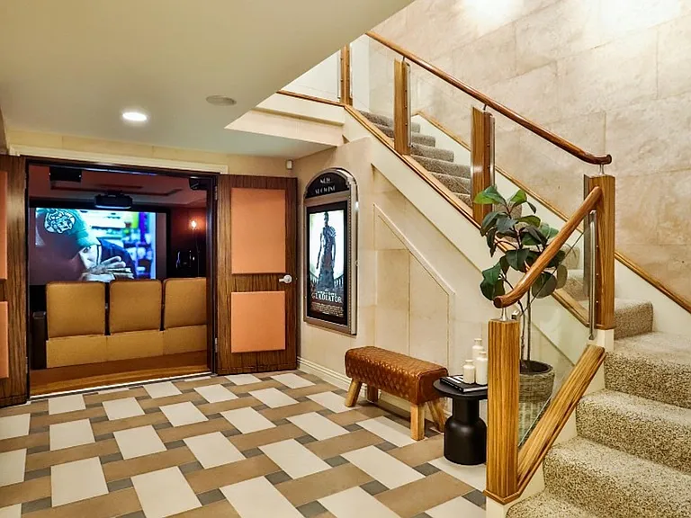 203 Frankfort Ave — Photo 2