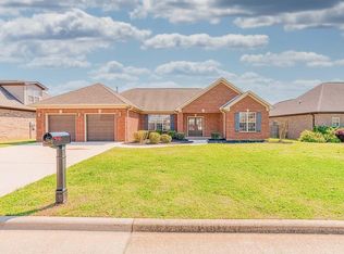 111 Cottonwood Dr, Muscle Shoals, AL 35661