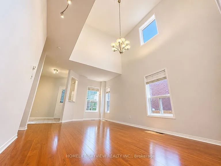 87 English Oak Dr #MAIN — Photo 2