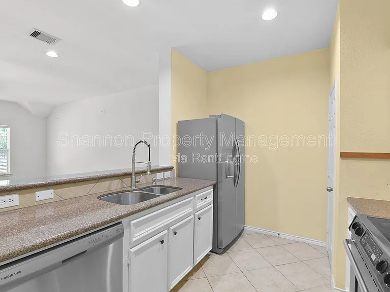2711 Polk St — Photo 16