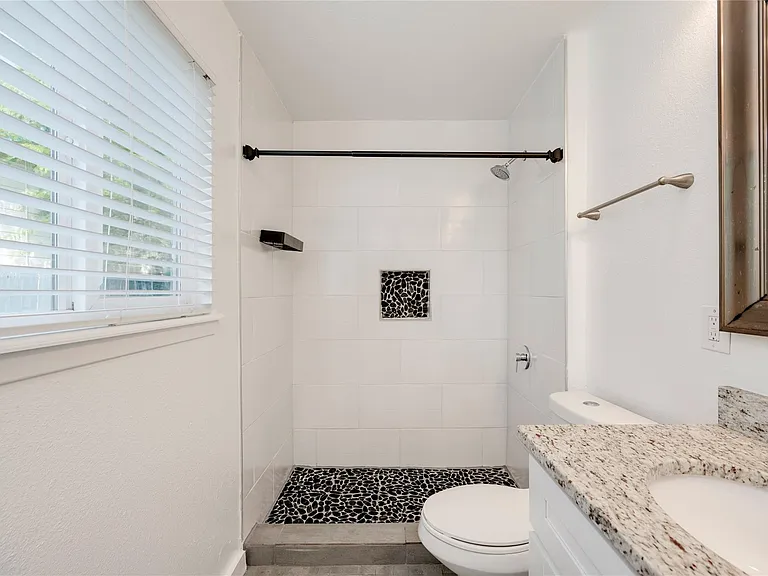 5402 Chevy Cir — Photo 16