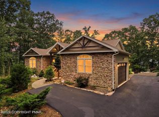 81 Dakota Dr, Hazleton, PA 18202