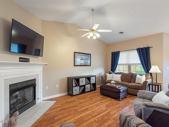5th image of 1876 Elmhurst Way