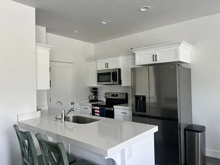 5156 E Lakefield Dr — Photo 4