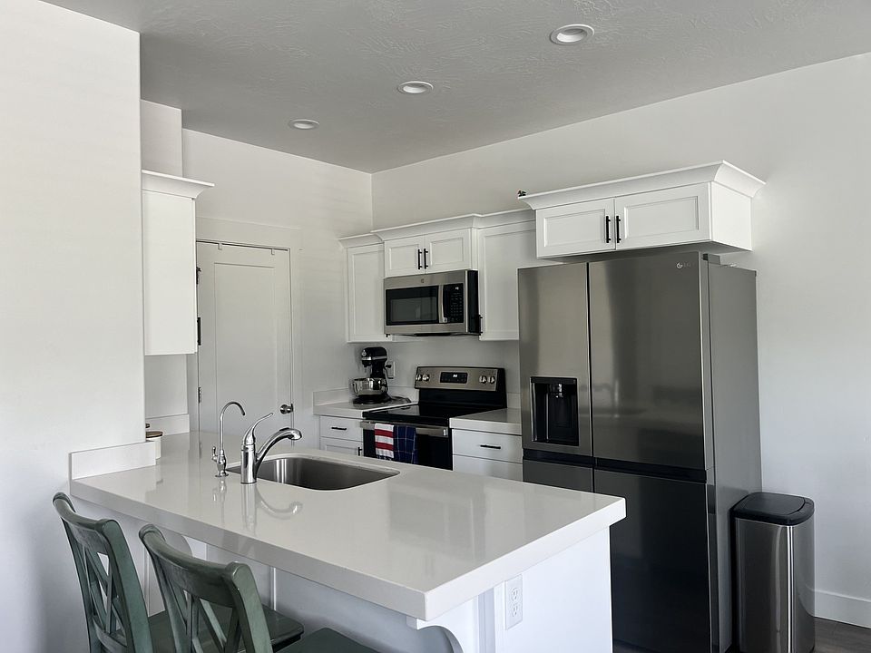 1st image of 5156 E Lakefield Dr
