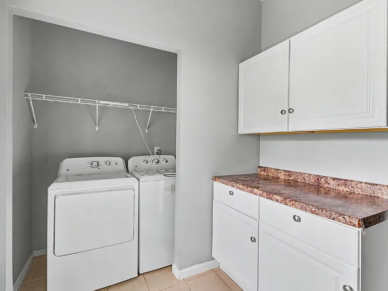 15504 Leona Dr — Photo 16