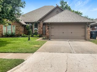19812 Harness Ct, Edmond, OK 73012