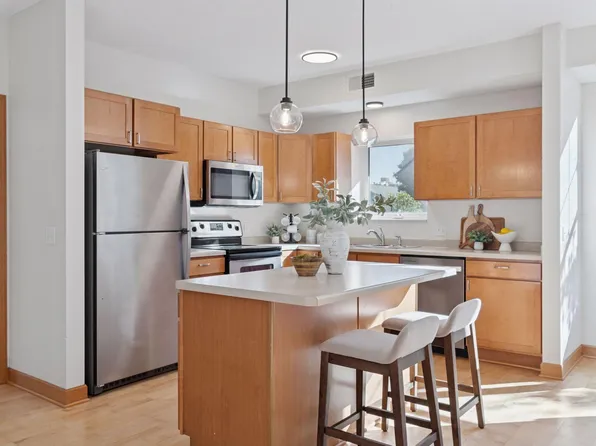 1800 Clinton Ave APT 208, Minneapolis, MN 55404