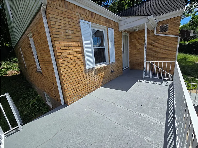 325 Outlook St — Photo 4