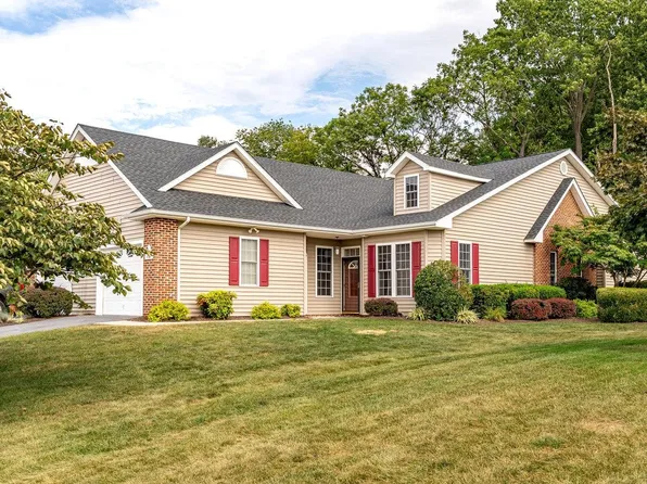 422 Silver Oaks Dr, Harrisonburg, VA 22801