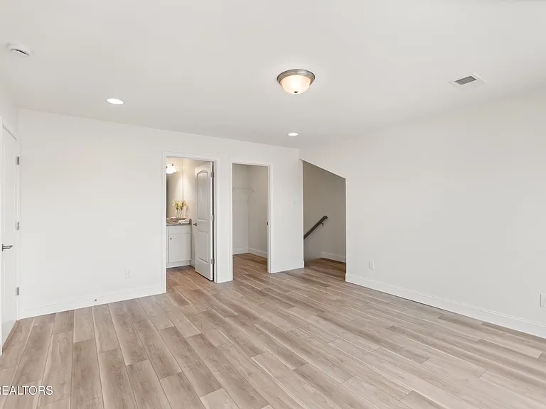1402 Summer Meadow Dr — Photo 18