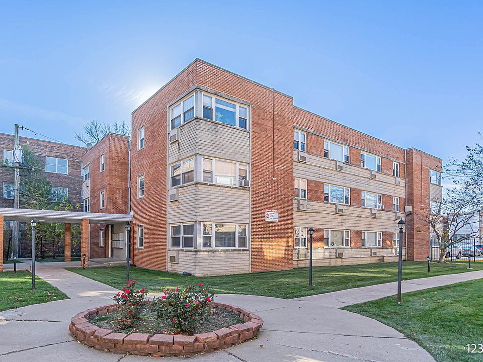 1st image of 2409 W Balmoral Ave APT 1E