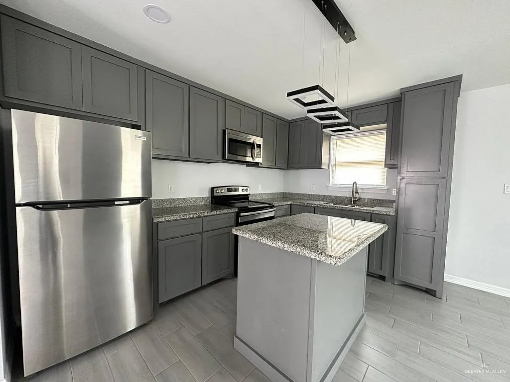 3 bed, 2.0 bath, 1009 sqft, $1,150 — Photo 4