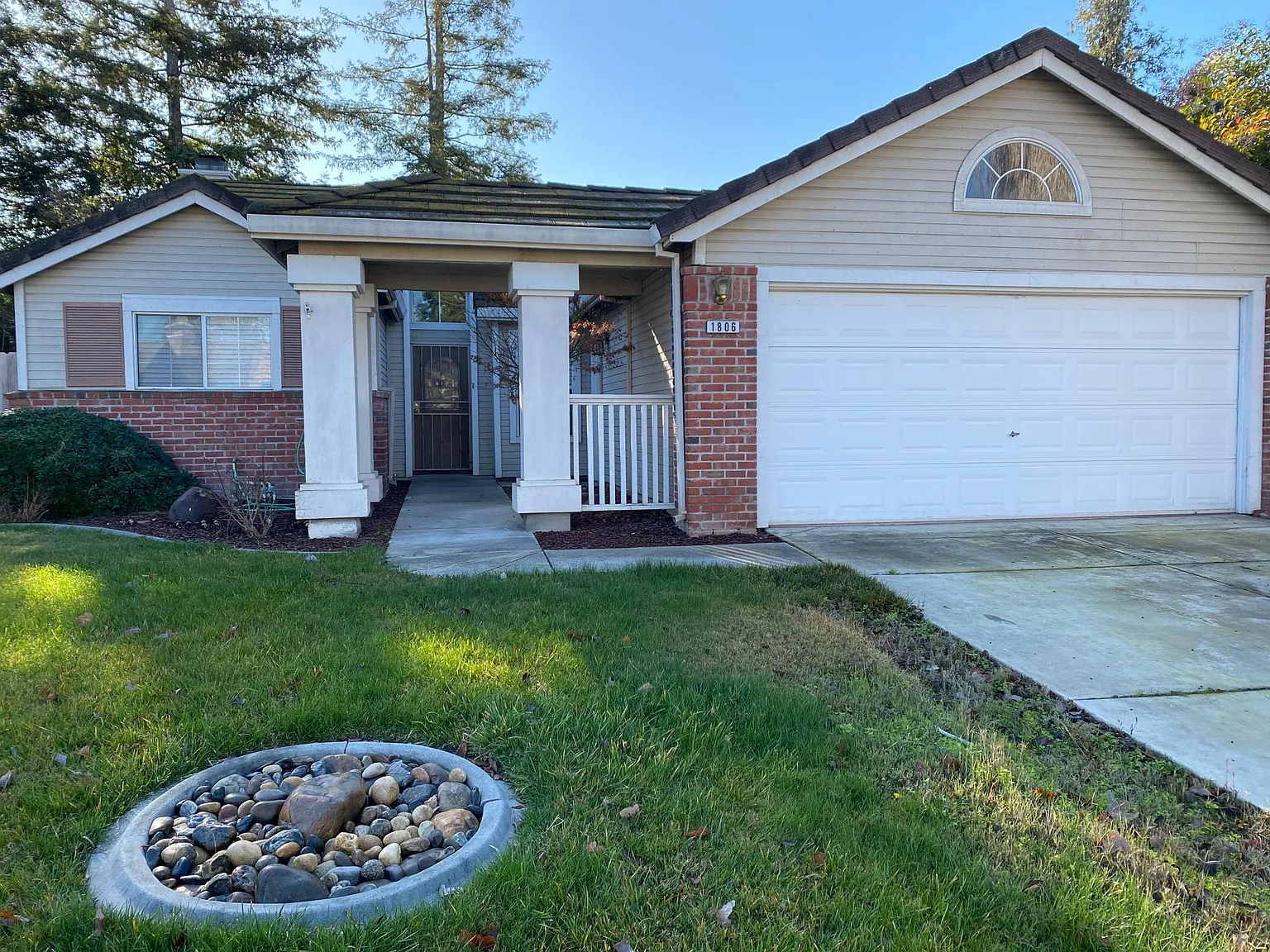 3 bed, 1665 sqft, $2,600 — Photo 2