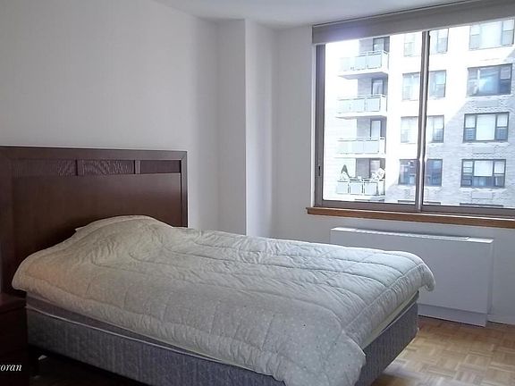 4th image of 235 E 40th St APT 31A