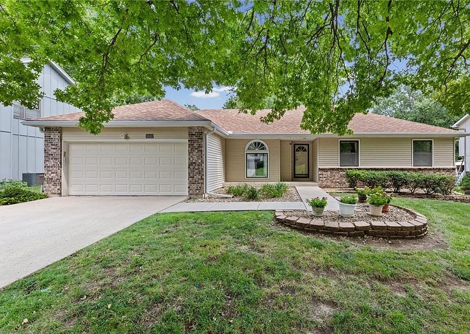1st image of 8639 Greenway Ln