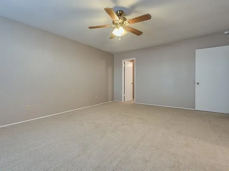 2124 Courtland Cir — Photo 5