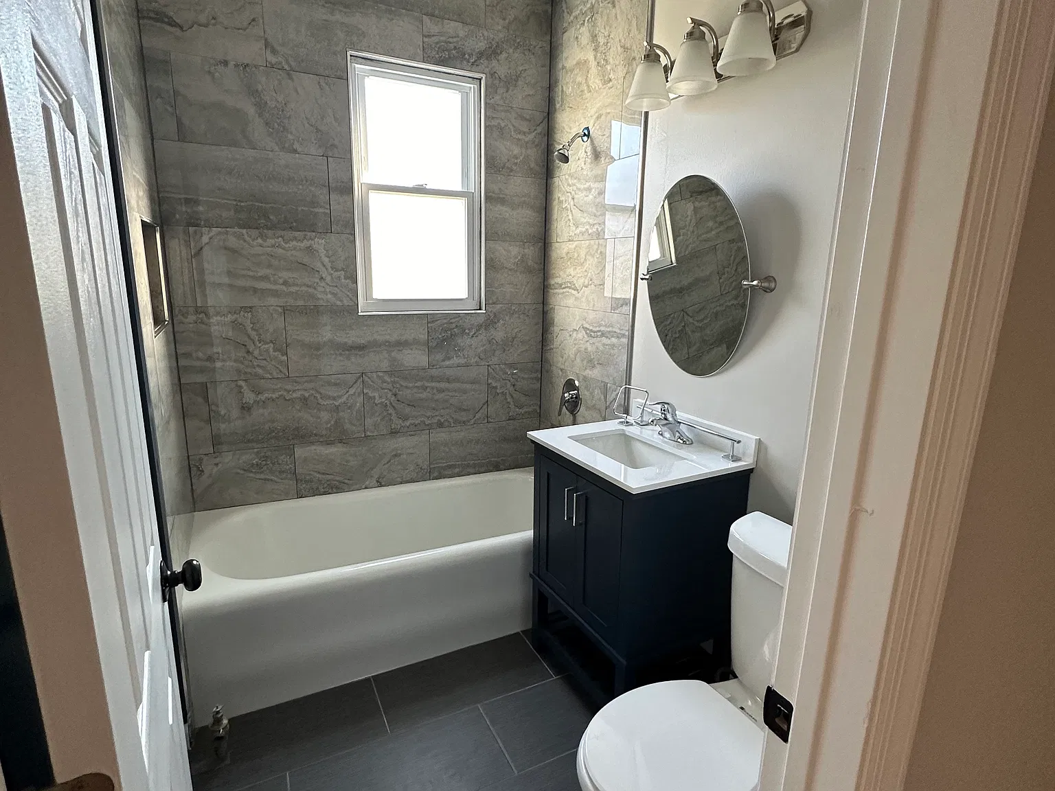 3 bed, 1.0 bath, 1000 sqft, $2,600 — Photo 3