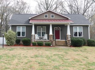 277 Lake Dr, Farmville, VA 23901