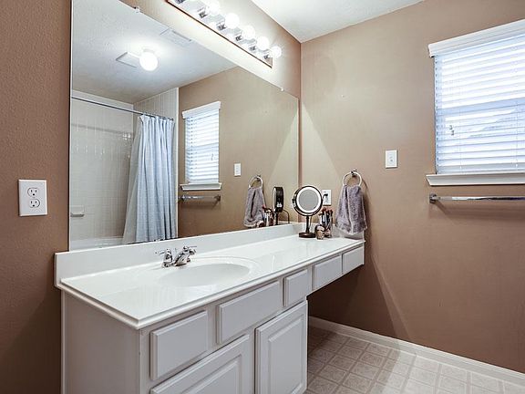 5th image of 13003 Iris Garden Ln