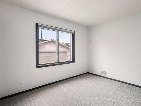 4th image of 438 Van Dyke St