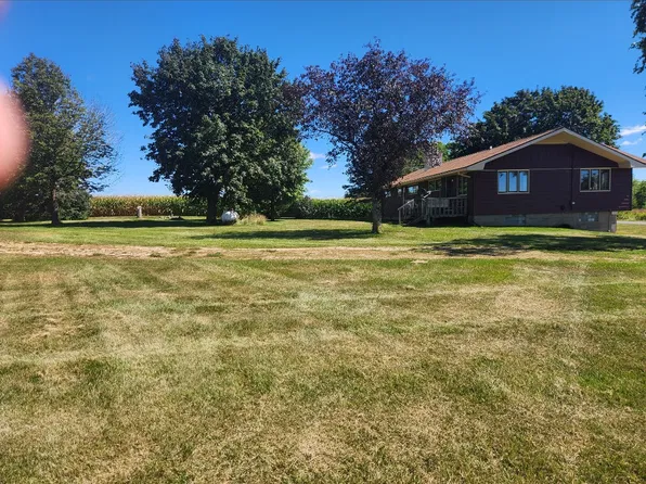 W8010 Kampen Rd, Arlington, WI 53911