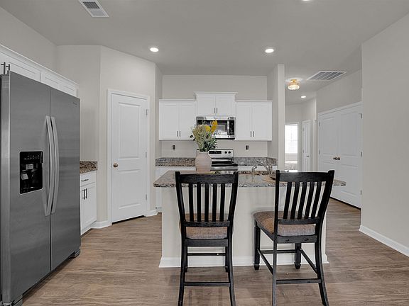 4th image of 23A Edgebrook Dr